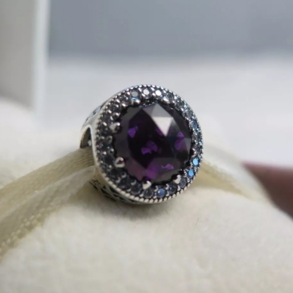Pandora Royal Purple radiant Hearts charm. - Picture 5 of 8